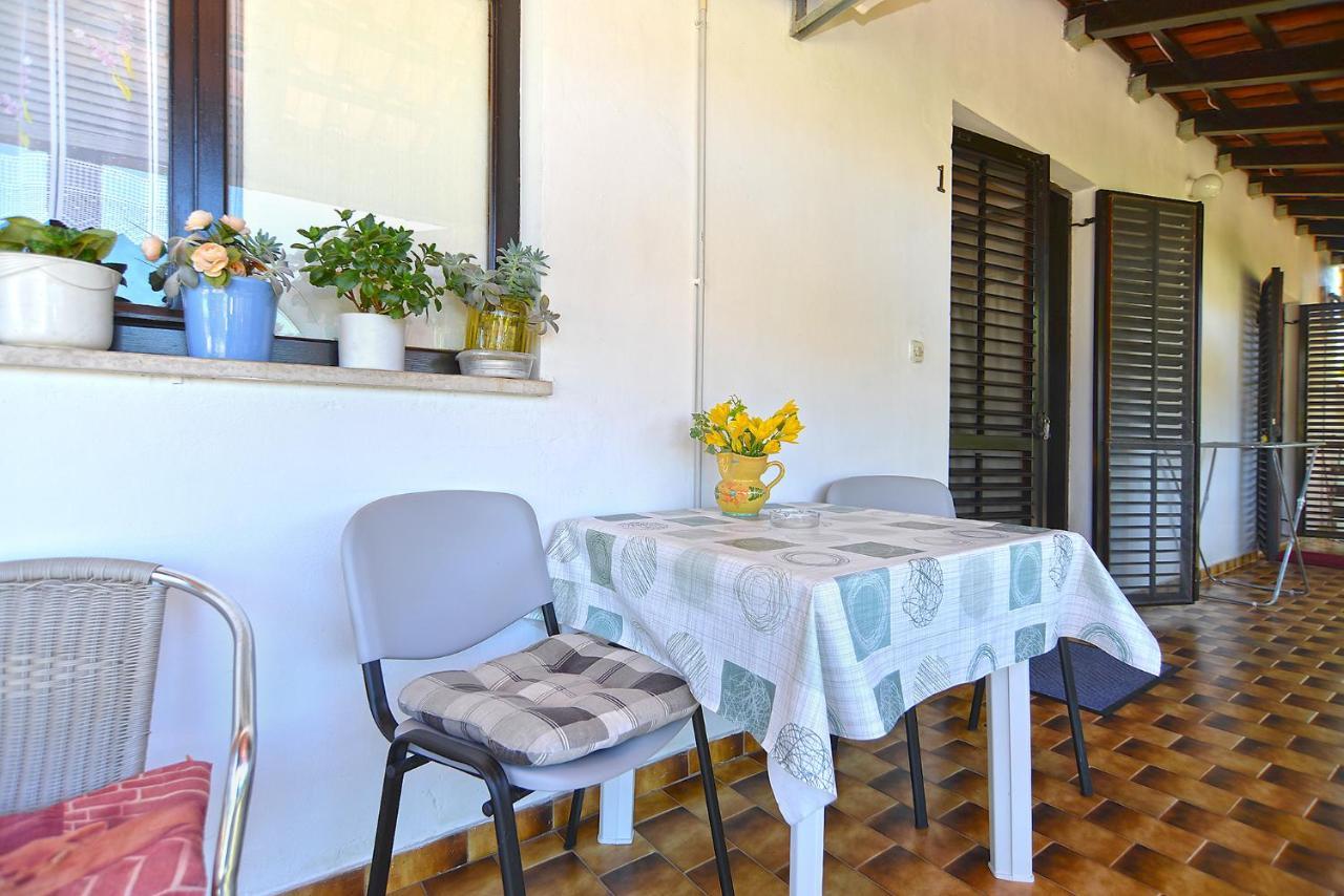 Rooms Veli Vrh 2208 Pula Bagian luar foto